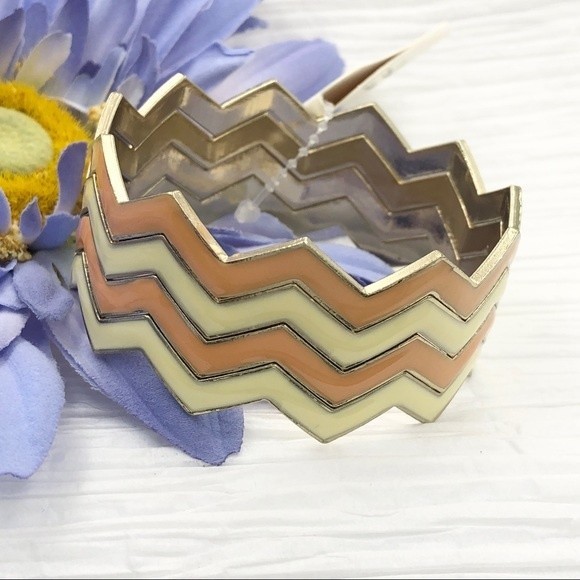 🌼 Peach & Cream Chevron Bangle Bracelet Set - Picture 1 of 2